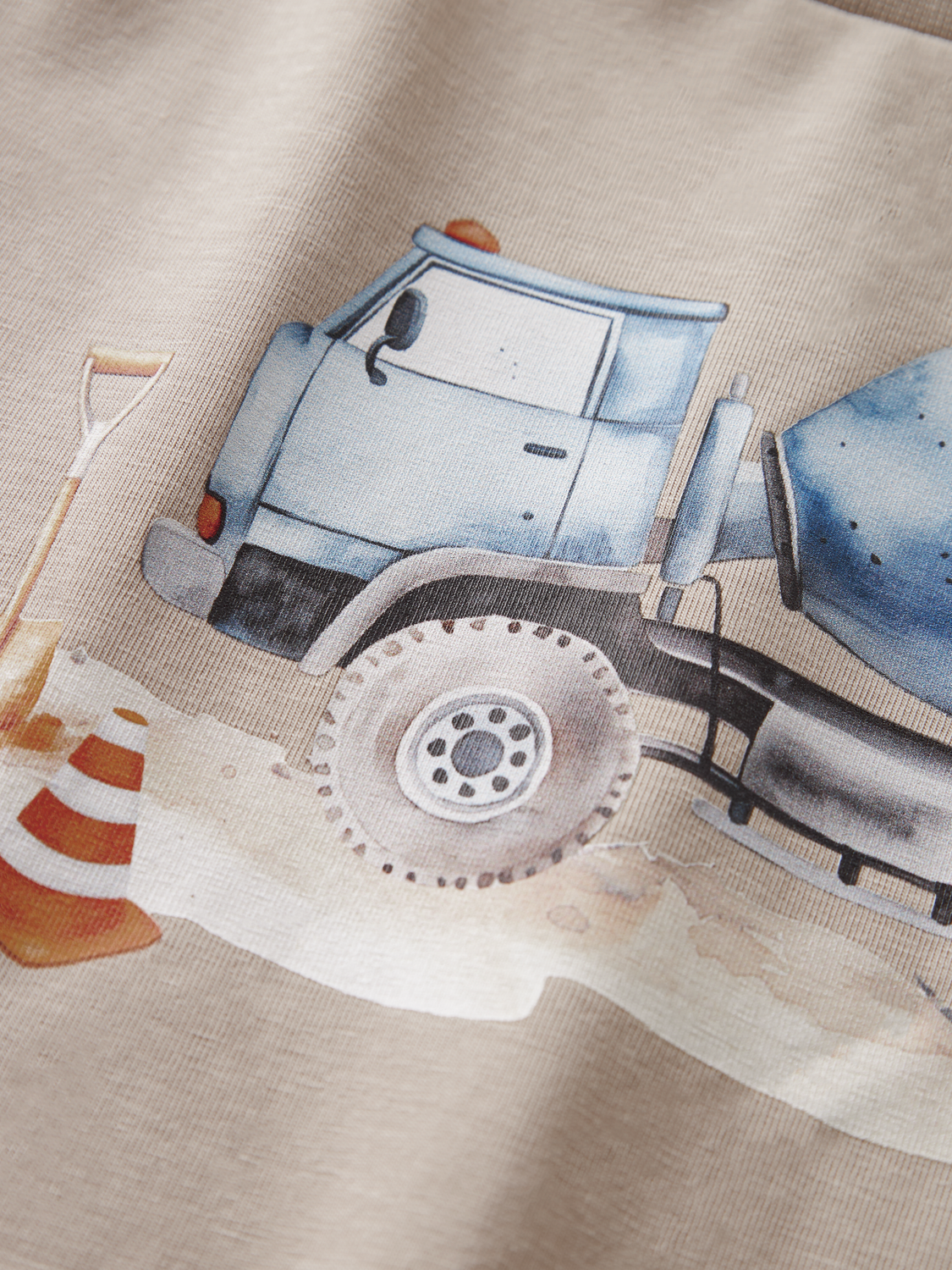 model_shot-front_full